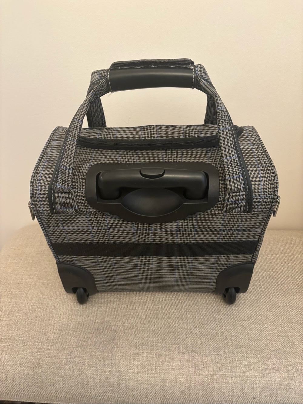 London Fog 15” Under The Seat Bag Cambridge II Collection Black Plaid - Picture 3 of 11